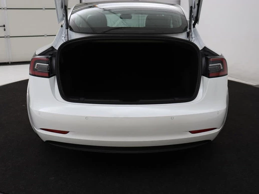 Tesla Model 3 - Afbeelding 11 van 30