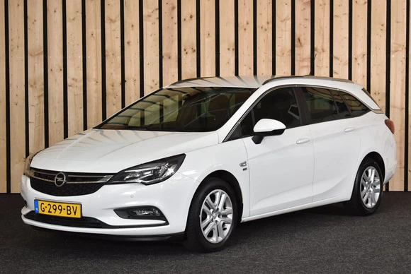Opel Astra - Afbeelding 1 van 30