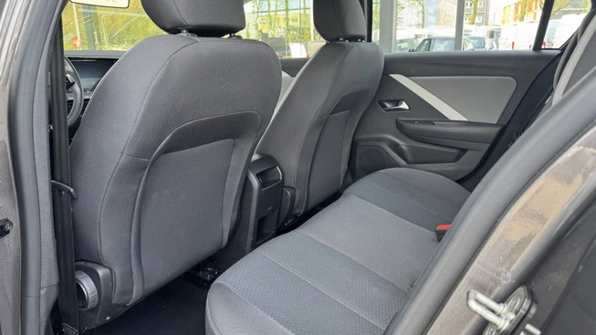 Opel Astra - Afbeelding 9 van 18