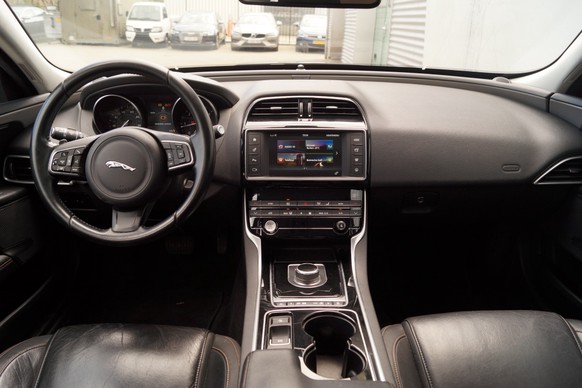 Jaguar XE - Afbeelding 9 van 30