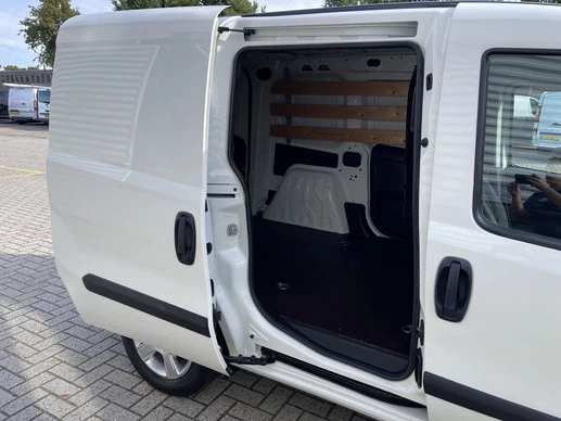 Opel Combo - Afbeelding 13 van 25
