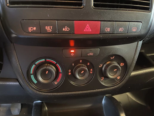 Opel Combo - Afbeelding 23 van 25