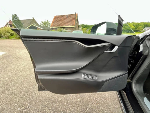 Tesla Model S - Afbeelding 13 van 30