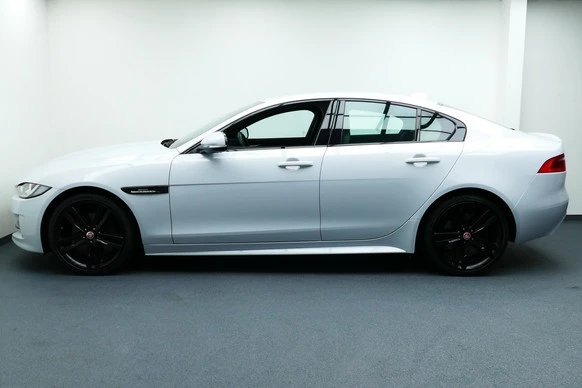 Jaguar XE - Afbeelding 11 van 30