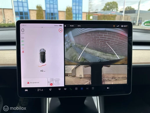 Tesla Model 3 - Afbeelding 16 van 22